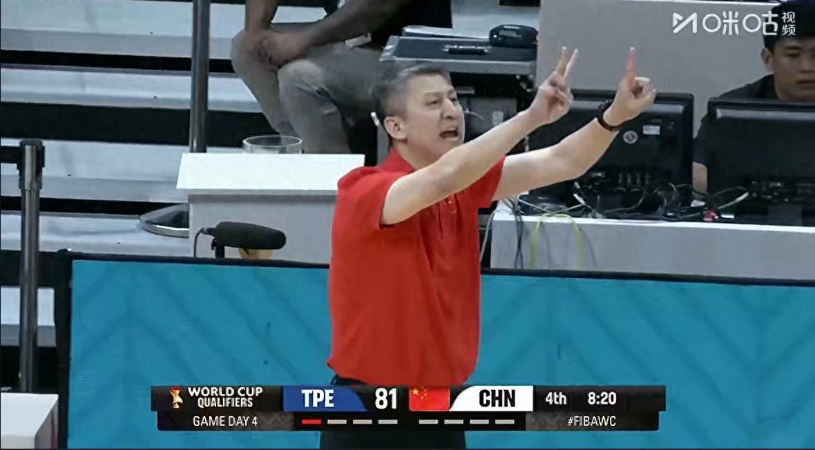 kaiyun-谁注意到，赛后一官员在中国队更衣室哭得像小孩，郭导抱着他安抚