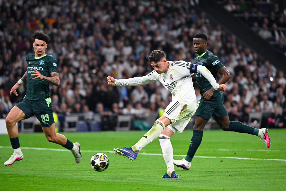 3-0！欧冠上演夺冠大热门恩怨对决：队长半场戴帽 13.1亿豪门完败